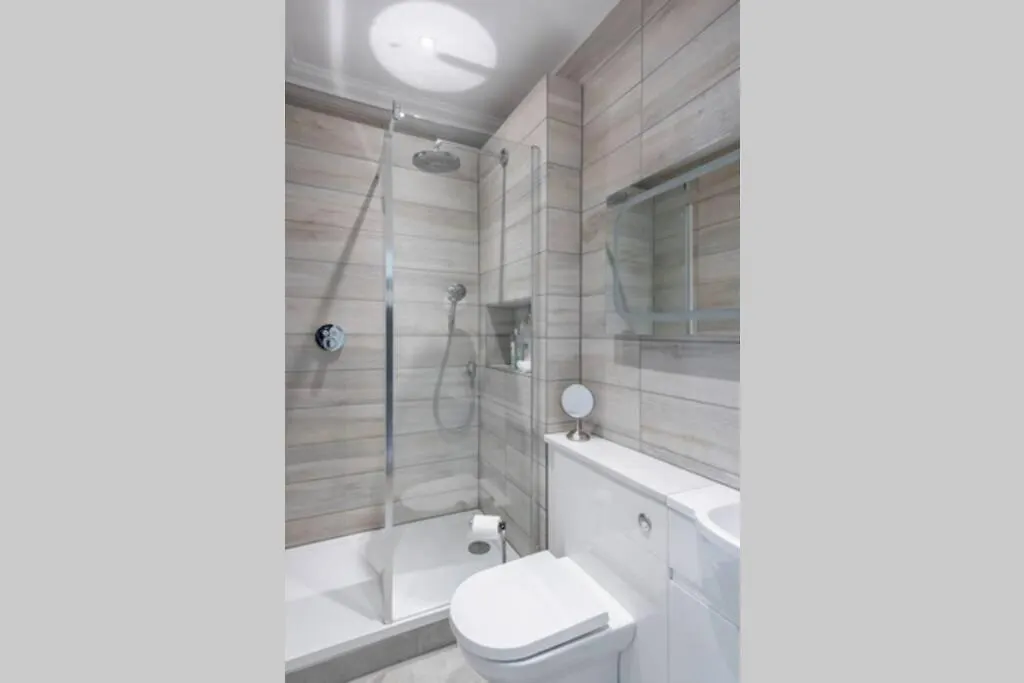 Beautiful Apartment, Incredible Central Location Bath 0*,  United Kingdom