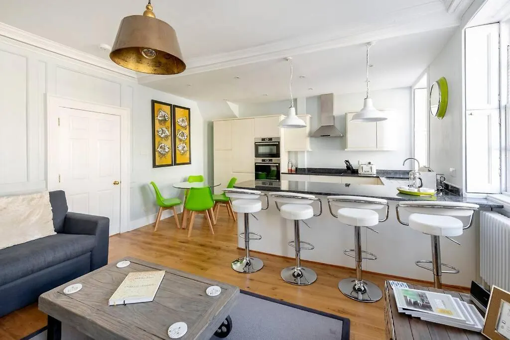 Beautiful Apartment, Incredible Central Location Bath