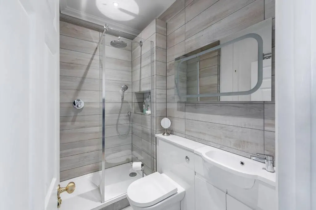 Beautiful Apartment, Incredible Central Location Bath